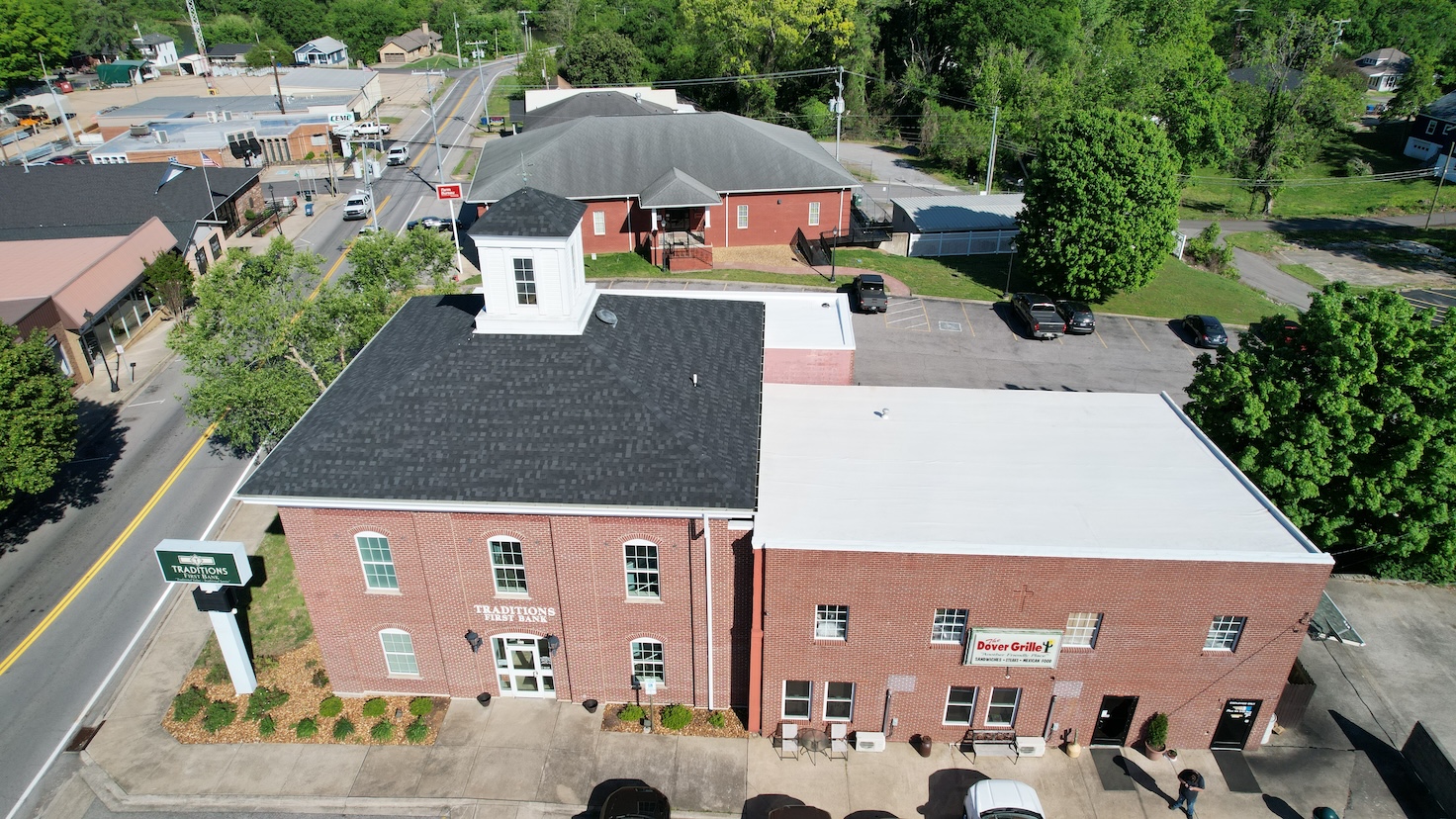 Overview of the roof of a building